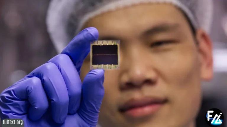 Oxford University has developed a coating that turns bags and phones into solar panels.